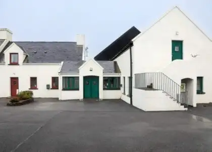 Stay at Brú na Dromoda, Waterville
