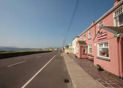 Stay at Cliffords Ocean View B&B, Waterville