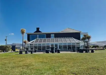 Stay at Smugglers Inn An Coireán (Waterville)